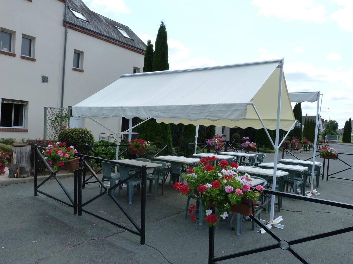 Hostellerie Du Chateau Saint-Pere-sur-Loire Buitenkant foto