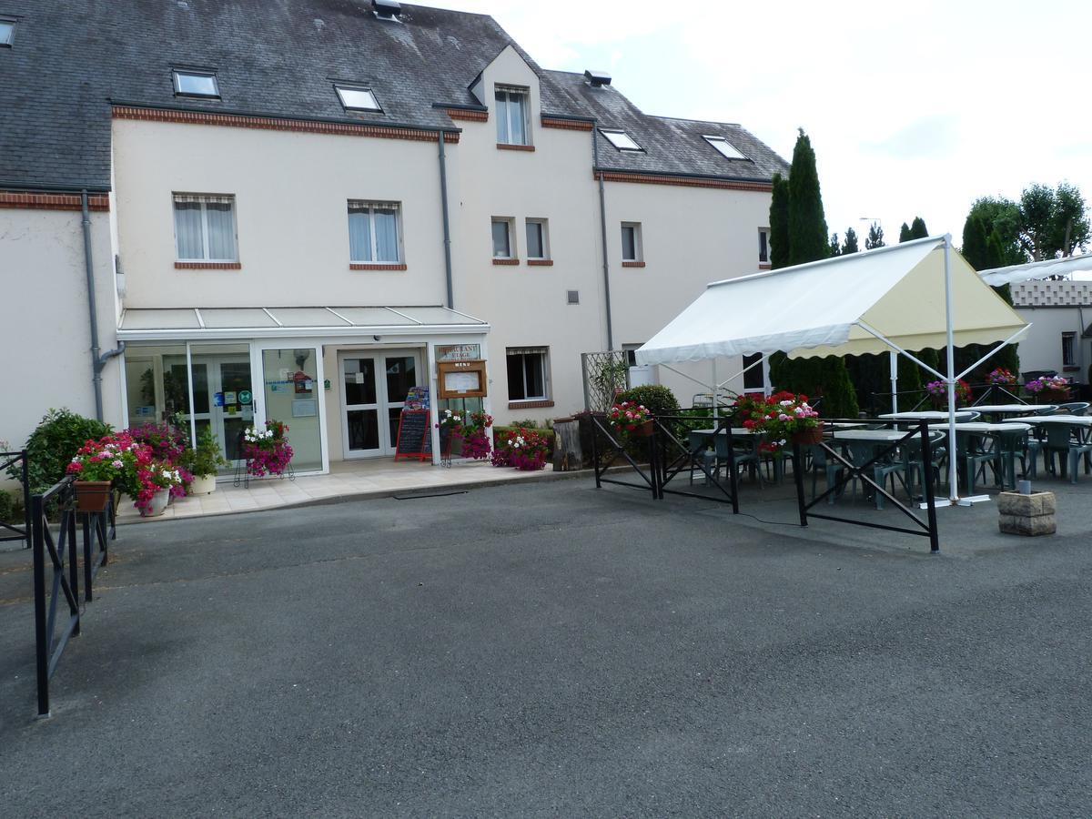 Hostellerie Du Chateau Saint-Pere-sur-Loire Buitenkant foto