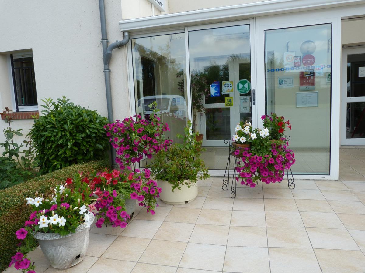 Hostellerie Du Chateau Saint-Pere-sur-Loire Buitenkant foto